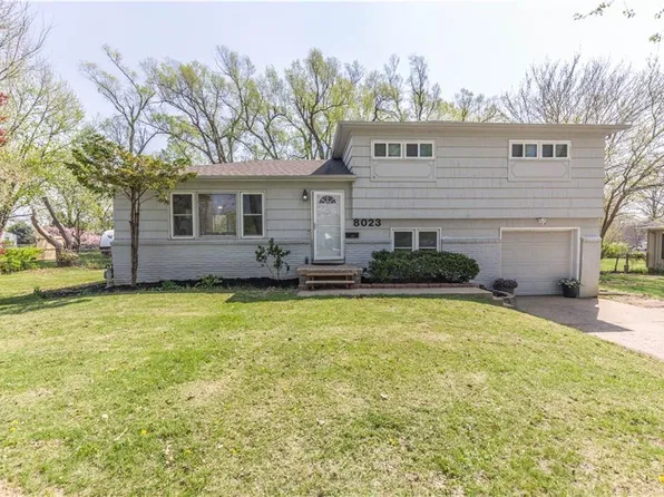 8023 England St, Overland Park, KS 66204
