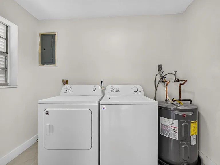 3943 Roan Ct W — Photo 27