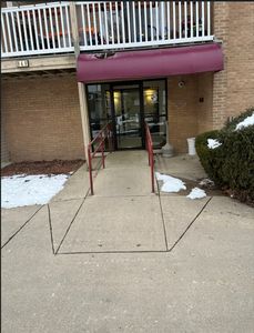 940 S Beau Dr #110, Des Plaines, IL, 60016