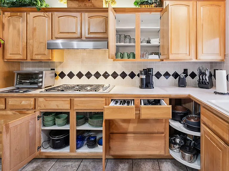 5932 W Ashville Ln — Photo 8