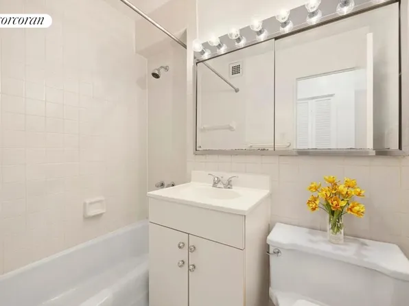 370 East 76th Street image 4 of 6