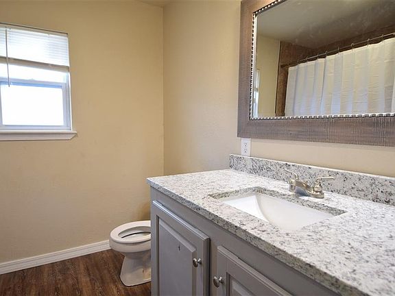 5th image of 310 W Denton Ave