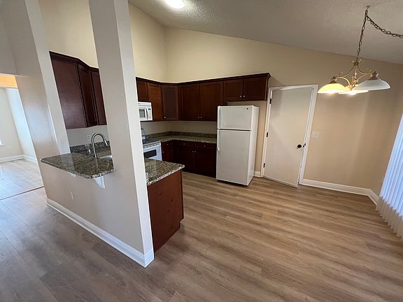 2nd image of 3840 Berkshire Ct