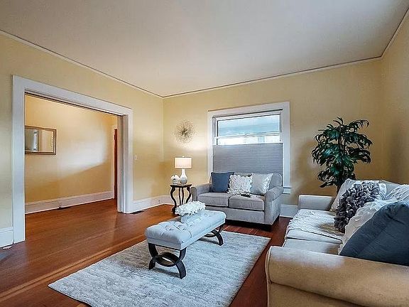 5th image of 602 NW 9th St #602