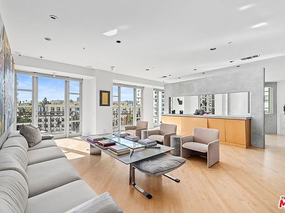 2nd image of 10580 Wilshire Blvd APT 6NE