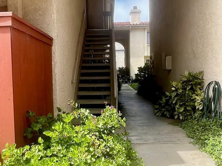1001 E Cypress Ave — Photo 16