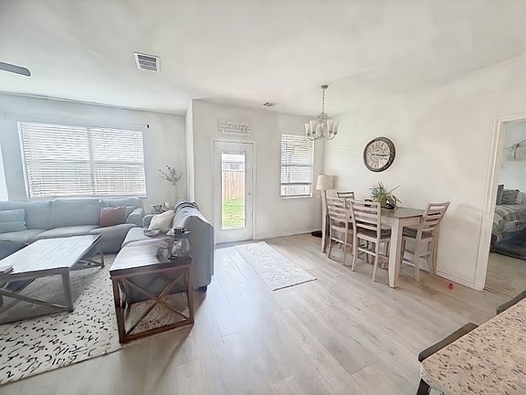4th image of 463 Pleasant Hill Ln