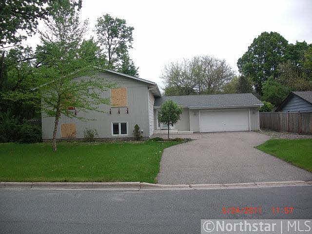 1st image of 100 E 105th Street Circle