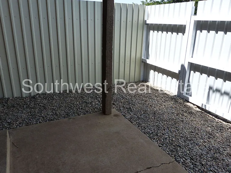 1220 W. Manana Blvd. — Photo 22