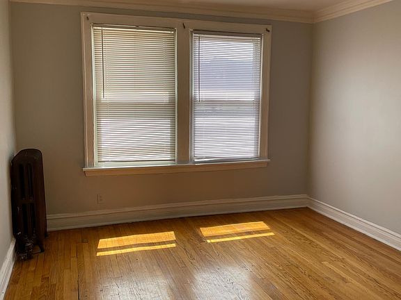 3rd image of 3121 N Hamlin Ave APT 3m