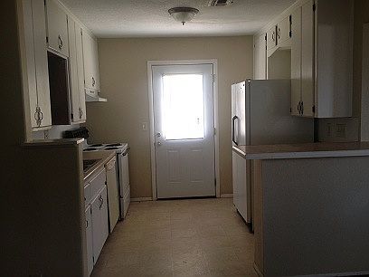 2nd image of 4002 SE 10th St