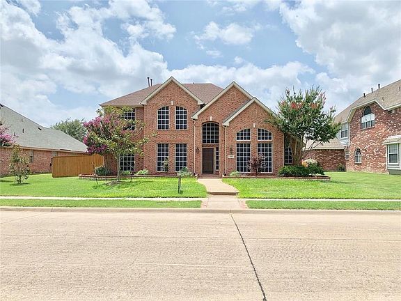 2nd image of 3905 Yaupon Dr