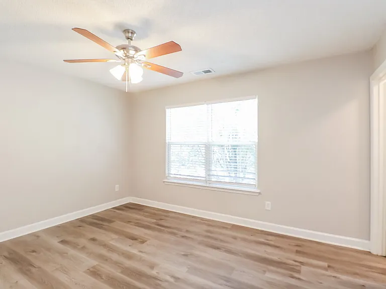326 Kingville Dr — Photo 11