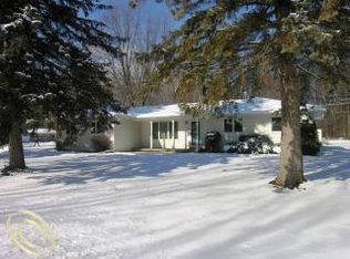 840 Golfview Ave, Algonac, MI 48001