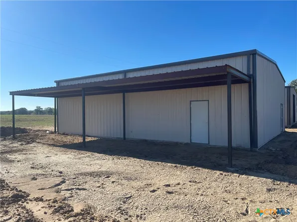1080 Whisper Rd, Luling, TX 78648