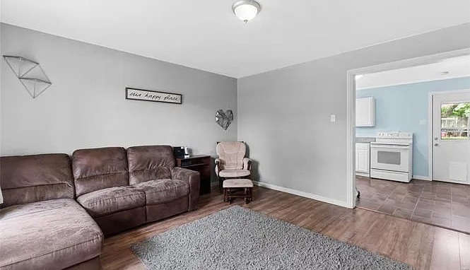 31 Warsen Ave — Photo 4
