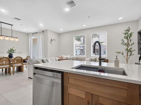 4th image of 4301 SW 160th Ave APT 202