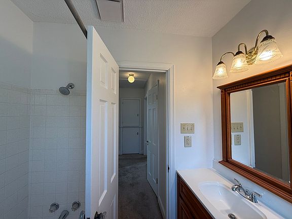 5th image of 747 N Knoxville Ave