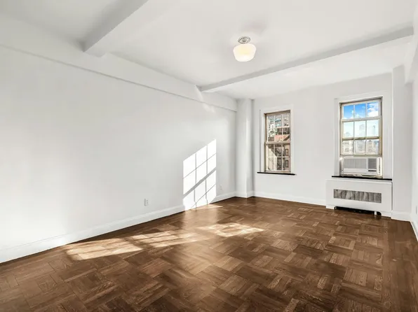 24 Fifth Avenue image 1 of 13