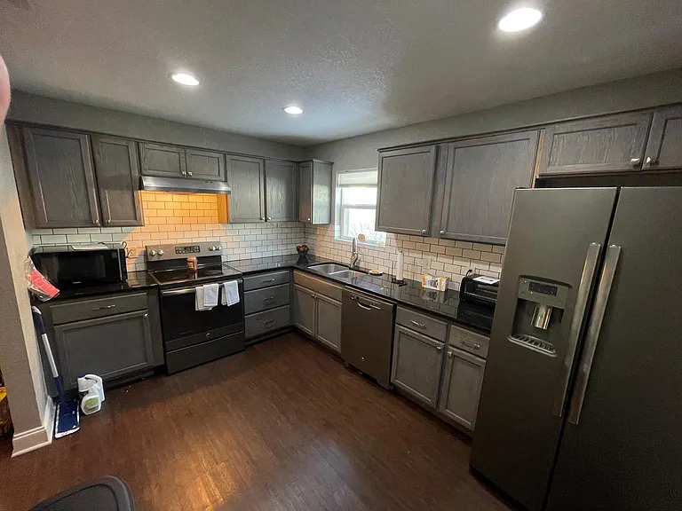 2304 Washington Ave — Photo 2
