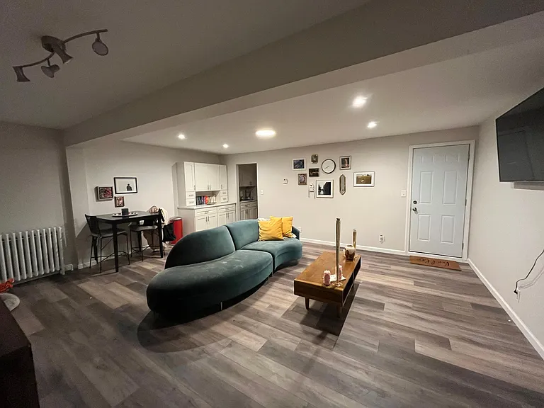 428 William St #2 — Photo 5