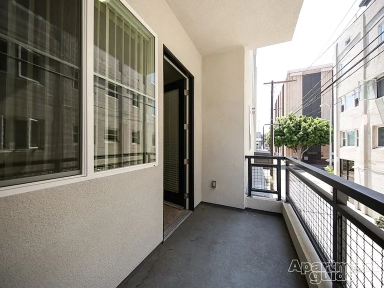 Bella Mare 6th street — Photo 12