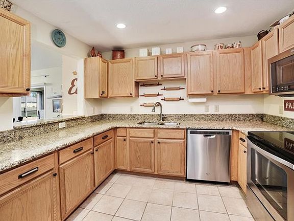 5th image of 2563 Albion Ave
