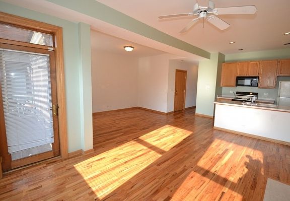 3rd image of 974 W Cuyler Ave APT 001