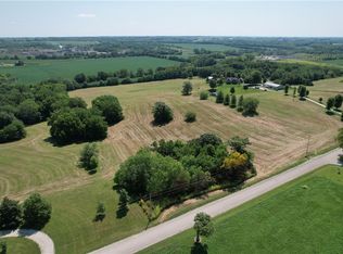 22 Lamar Rd, Weston, MO 64098