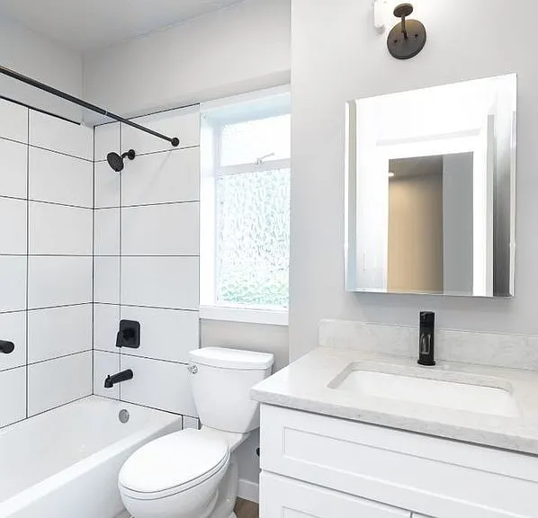 443 Bellevue Ave E — Photo 10