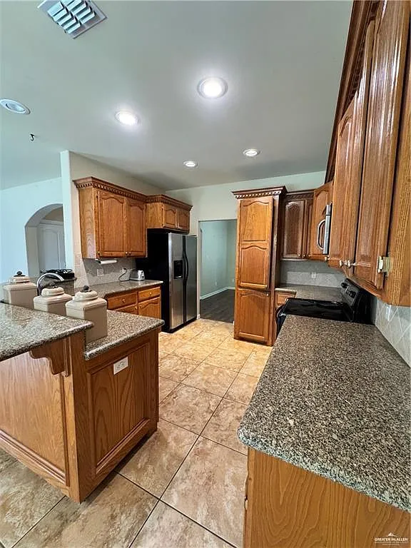 5 bed, 4.0 bath, 3195 sqft, $2,600 — Photo 3
