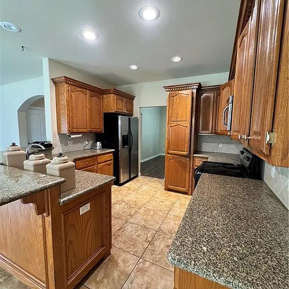 2606 Nicole Dr — Photo 3