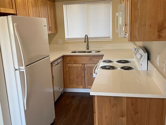4th image of 1725-1731 Salishan St SE #1729