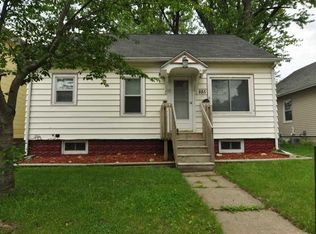 885 Center Point Rd NE, Cedar Rapids, IA 52402