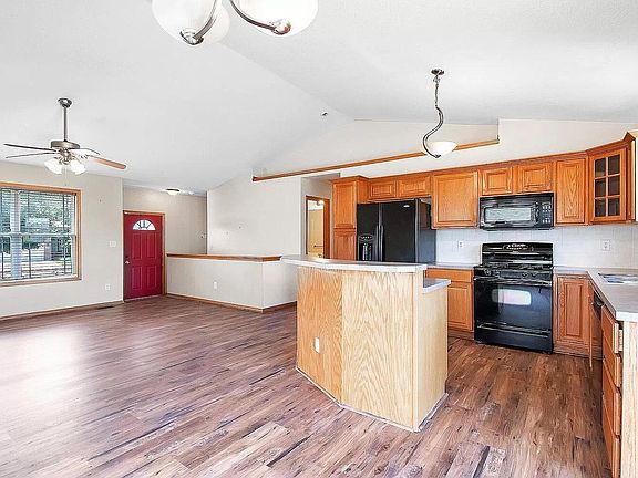 4th image of 522 E Minneha Ave