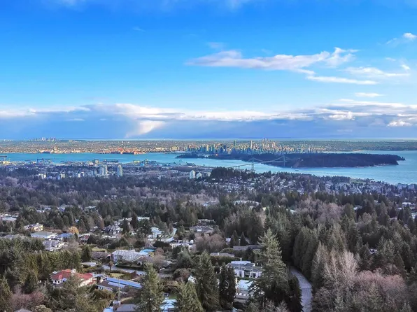 1135 Groveland Ct, West Vancouver, BC V7S 1Z7