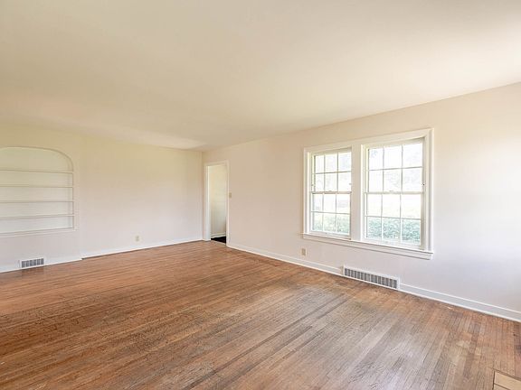 3rd image of 693 Enterprise St