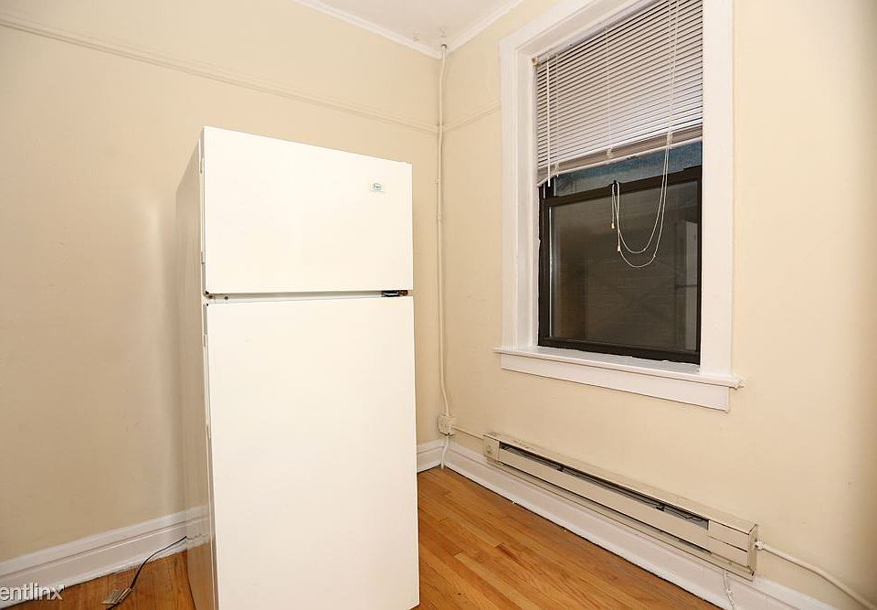 2nd image of 433 W Belden Ave #W202a