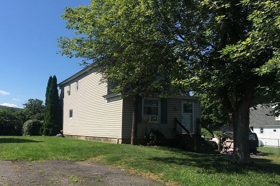 2nd image of 233 Iroquois Ave