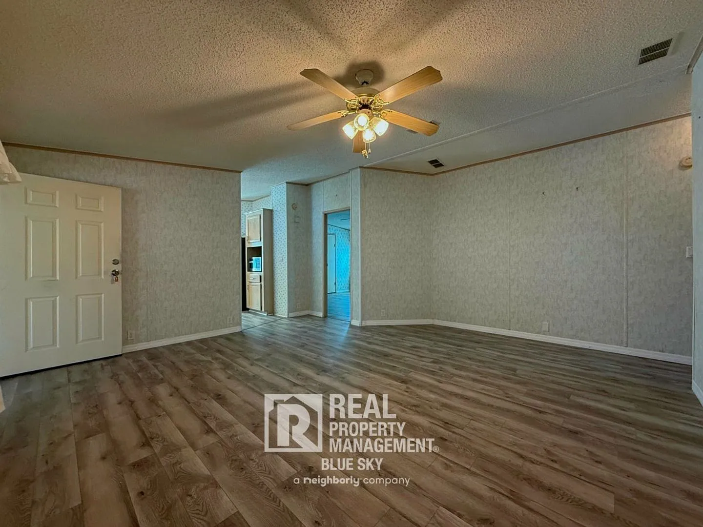 3 bed, 2.0 bath, 1269 sqft, $1,600 — Photo 3