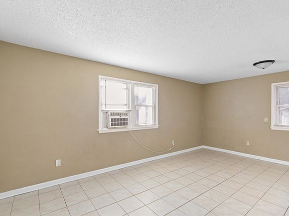 5th image of 229 College Ave