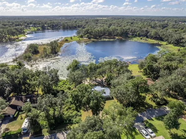 16684 SE 54th St, Ocklawaha, FL 32179