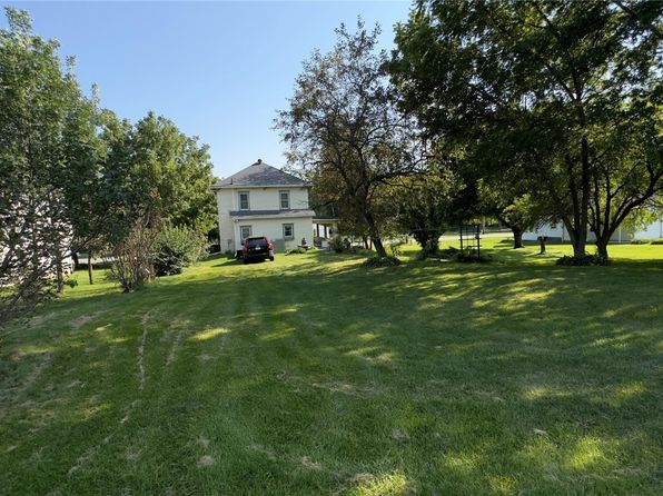 224 W Main St, Oxford, IA 52322