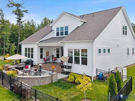 2nd image of 900 Landon Laurel Ln