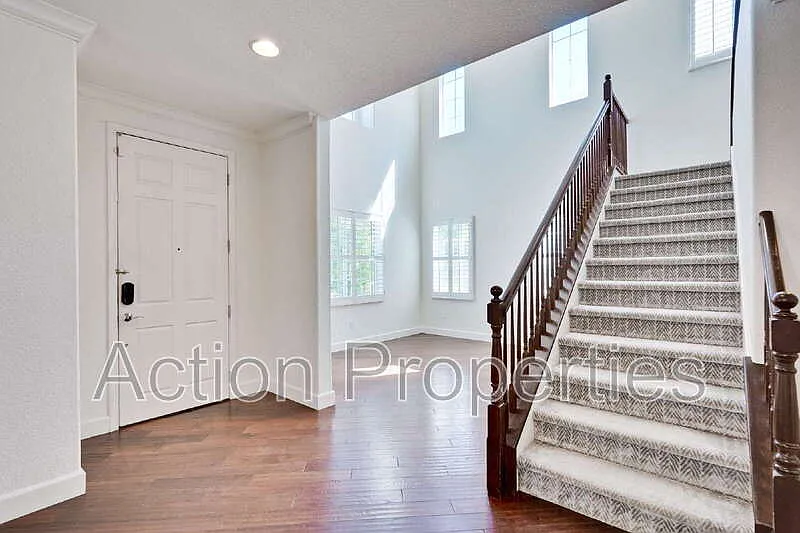 4 bed, 3.0 bath, 2556 sqft, $3,498 — Photo 3