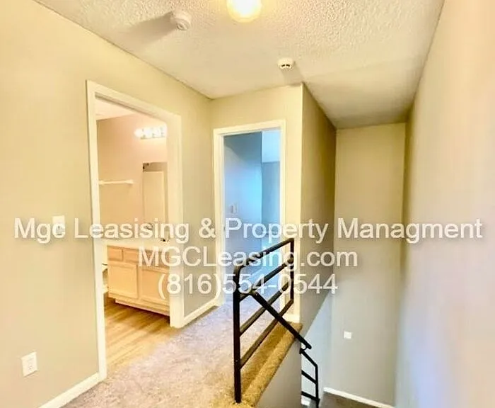 1012B NE Whispering Winds Ct #B — Photo 7