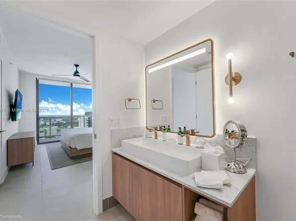 601 NE 1st Ave, Miami, FL 33132