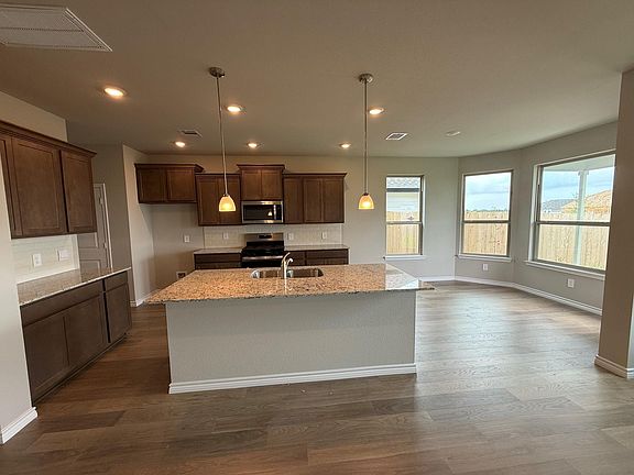 4th image of 1221 Watkins Way