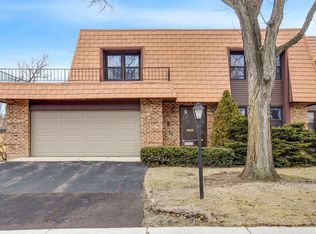 3936 Dundee Rd, Northbrook, IL 60062