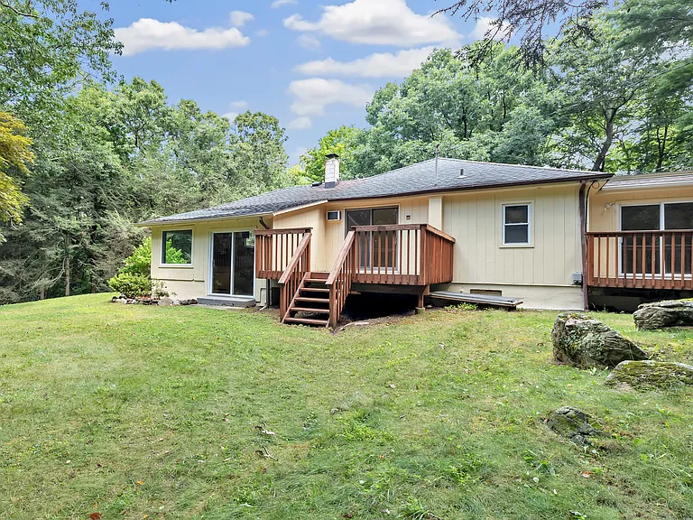 21 Old Redding Rd — Photo 39